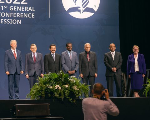 Vice presidents elected are (Left to Right) Guillermo E. Biaggi, Artur Stele, Abnor De Los Santos, Geoffrey Mbwana and 
Thomas Lemon, and two new names, Maurice Valentine and Audrey Andersson.